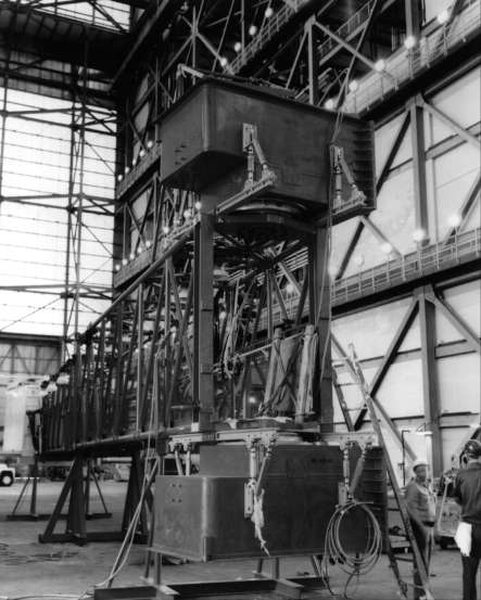 Service arm 9 in assembly building