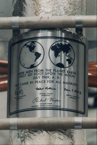 Apollo 11 plaque