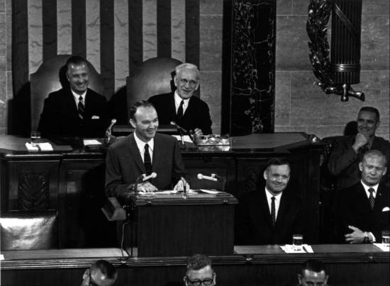 Apollo 11 crew speak to Congress